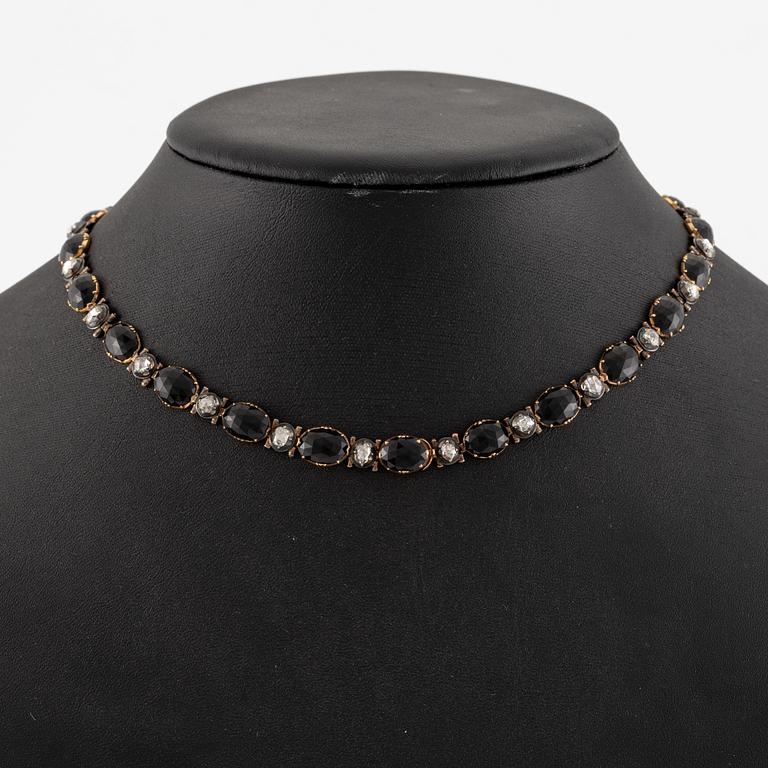 A necklace/bracelet combination 18K gold and silver set with onyx and rose-cut diamonds, 19th century.
