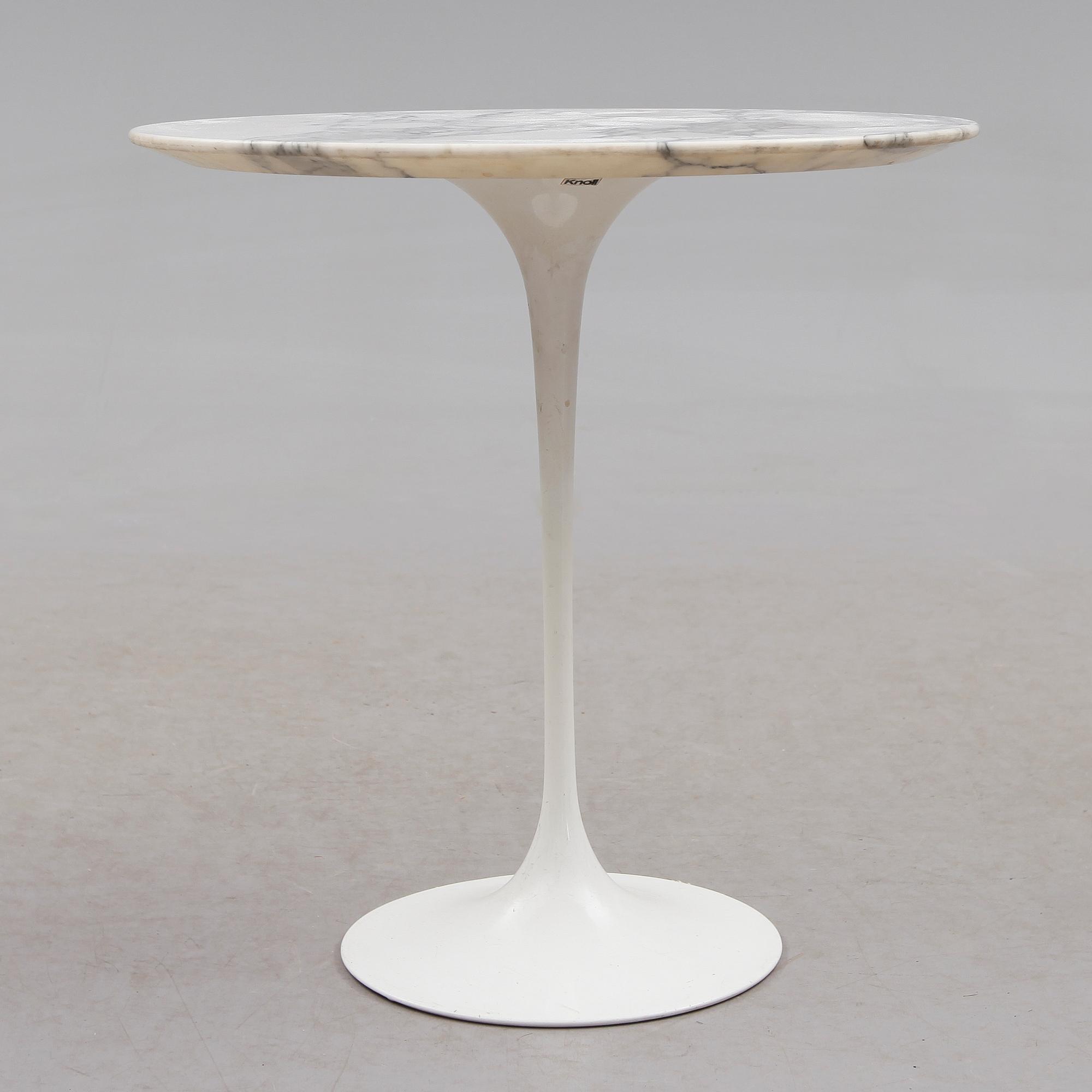 BORD, "Tulip", Eero Saarinen, för Knoll International, 1900-talets andra hälft.