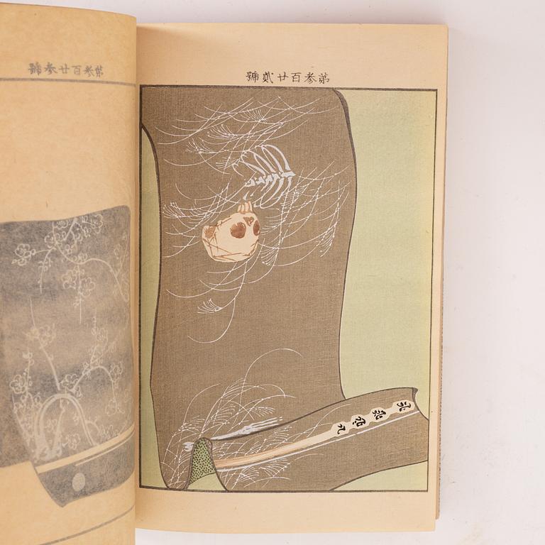 Four Japanese albums with kimono and pattern designs, first half of the 20th Century.