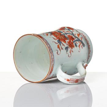 A Chinese imari export porcelain mug, Qing dynasty (1736-95).