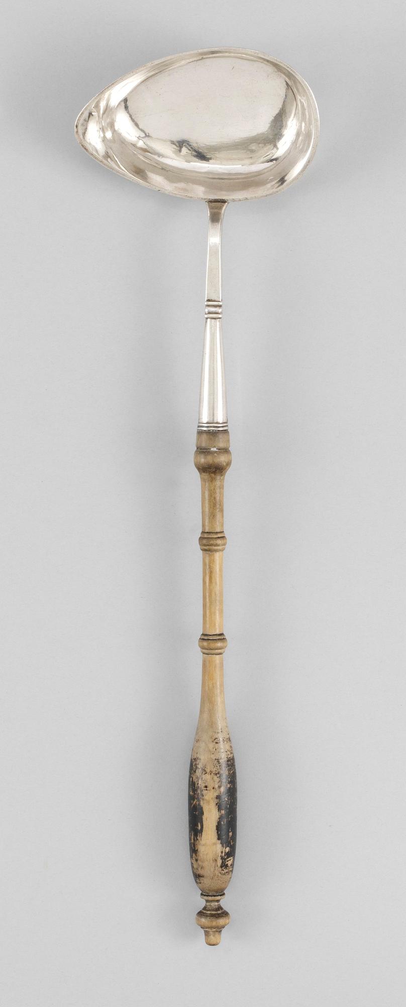 SOPPSLEV, silver och trä. Otydliga stämplar, 1836.