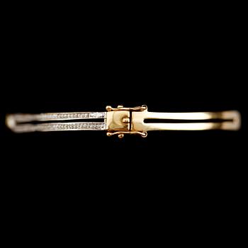 ARMBAND, 18 k guld med briljantslipade diamanter. Total vikt 10 g.