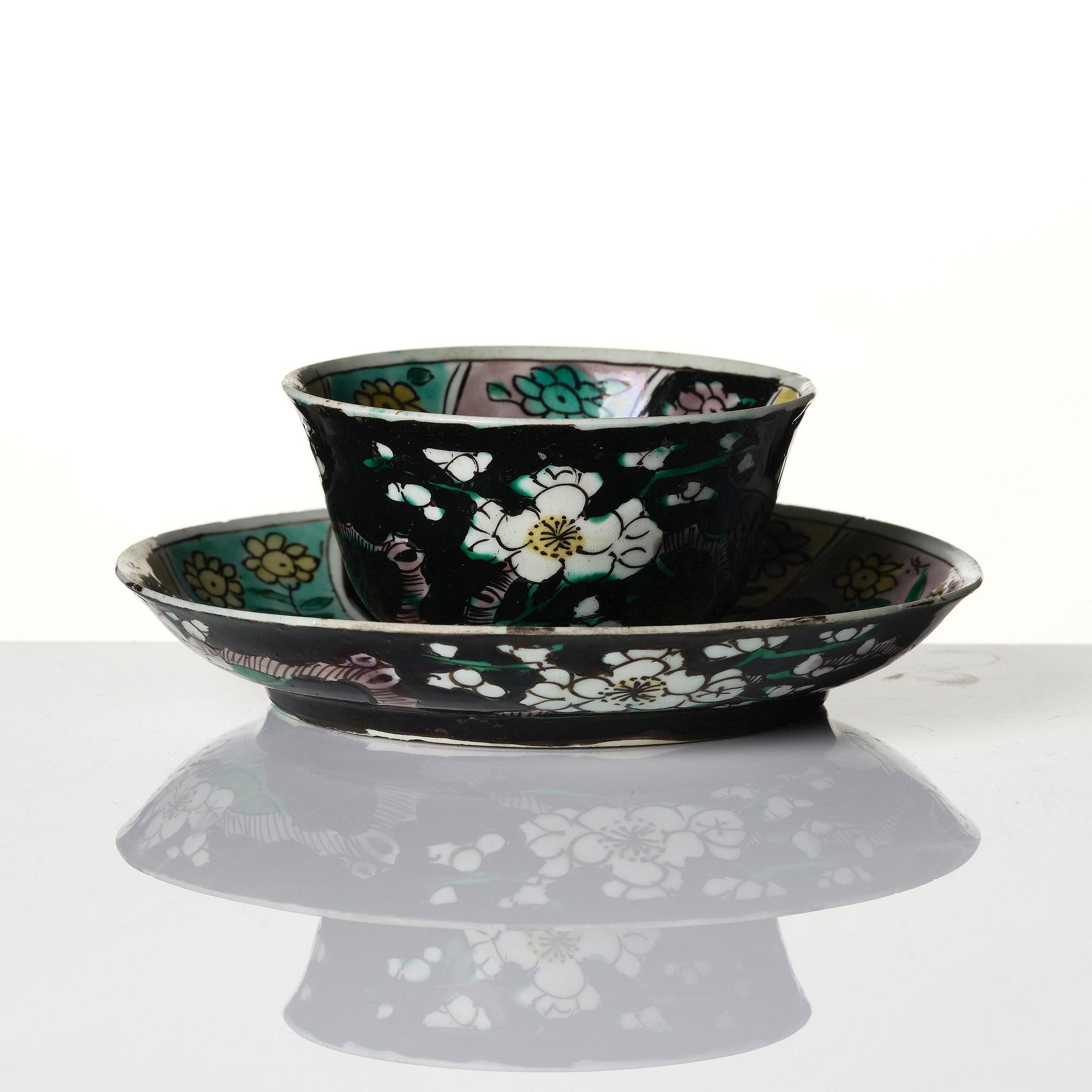 A famille noire cup with stand, Qing dynasty, Kangxi (1662-1722).