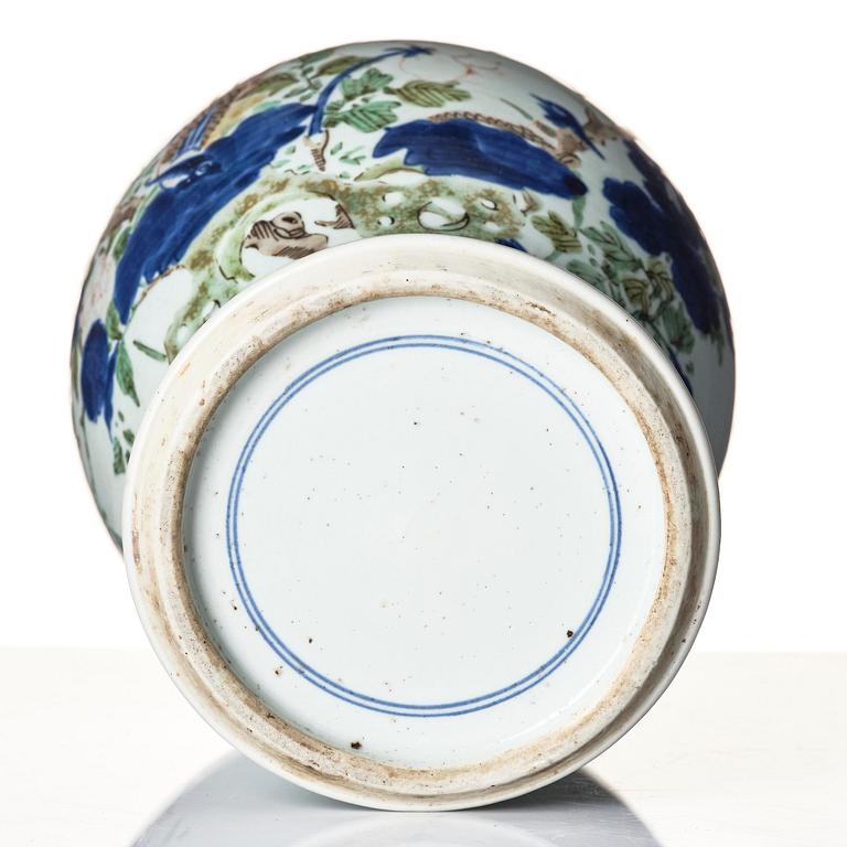 Vas, porslin. Qingdynastin, Kangxi (1662-1722).