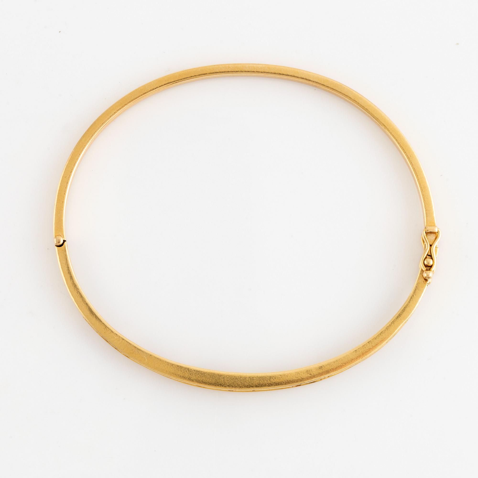 Armring, 18K guld med briljantslipade diamanter och rubiner.