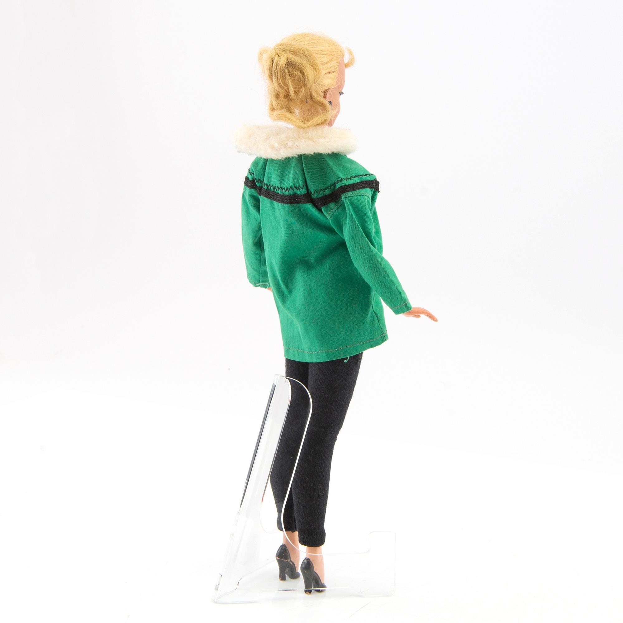 Bild-Lilli docka Tyskland 1956-64 samt diverse kläder bl. a Lilly-kläder.