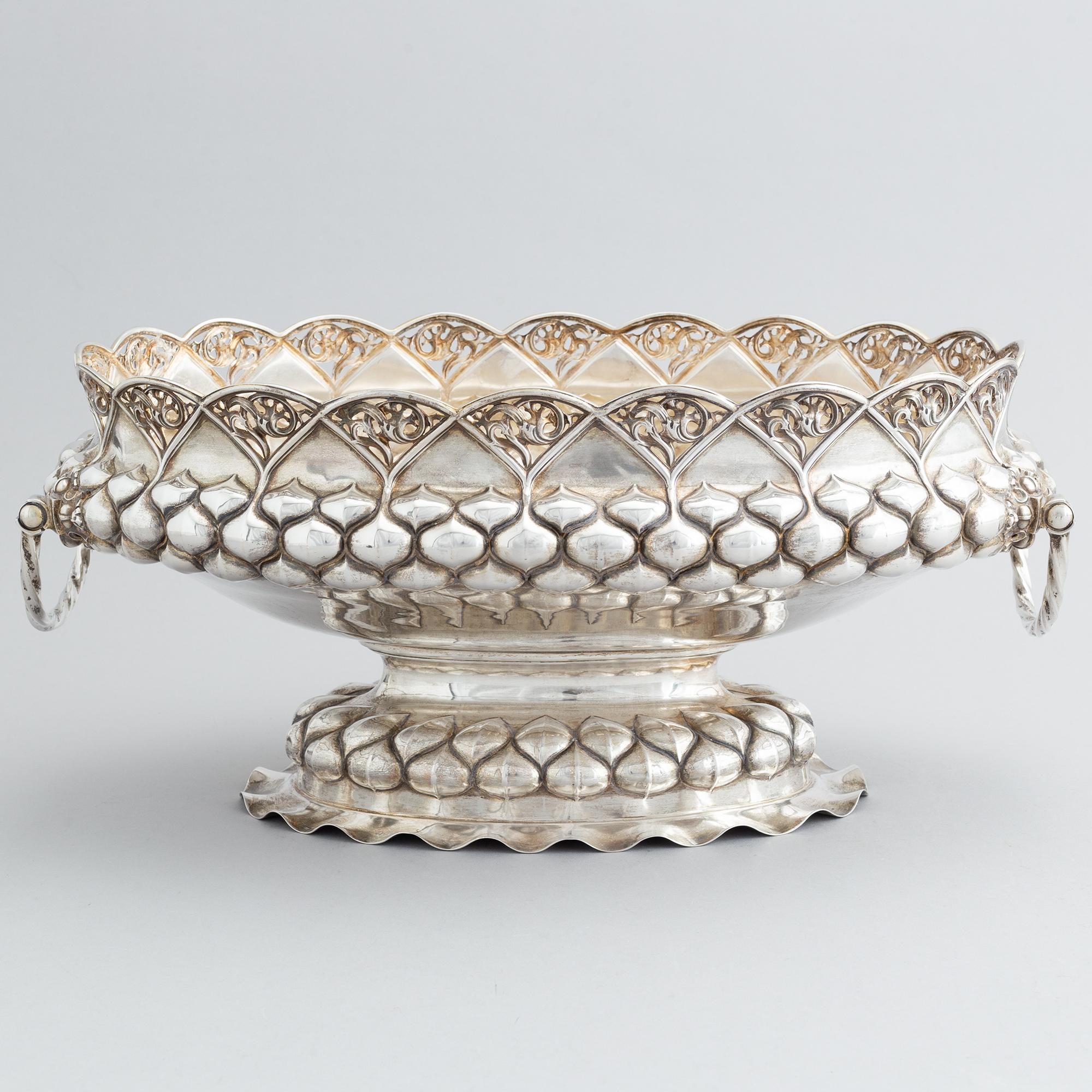 CG Hallberg, jardinjär, silver, Stockholm 1906. Renässans-stil.