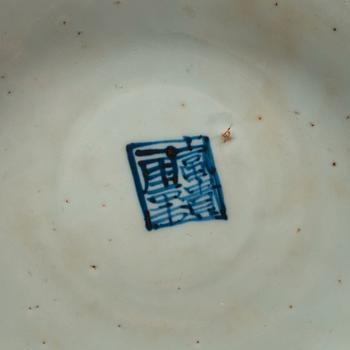 A large blue and white bowl, Ming dynasty (1368-1644).