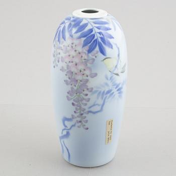 Three porcelain vases, Fukagawa porcelain Manufacturing Company, Japan, second half of the 20th century.