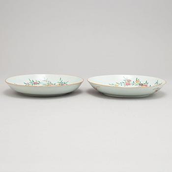 A pair of famille rose dishes, Qing dynasty, 18th Century.