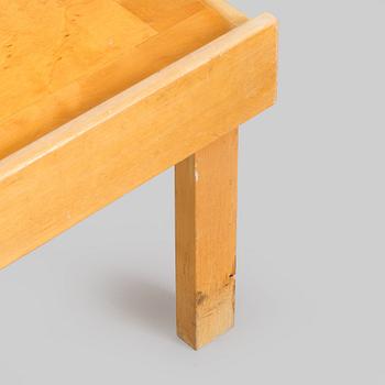 Soffbänk, modell E1295, design Arteks ritkontor, för O.Y Huonekalu-ja Rakennustyötehdas A.B. 1957.