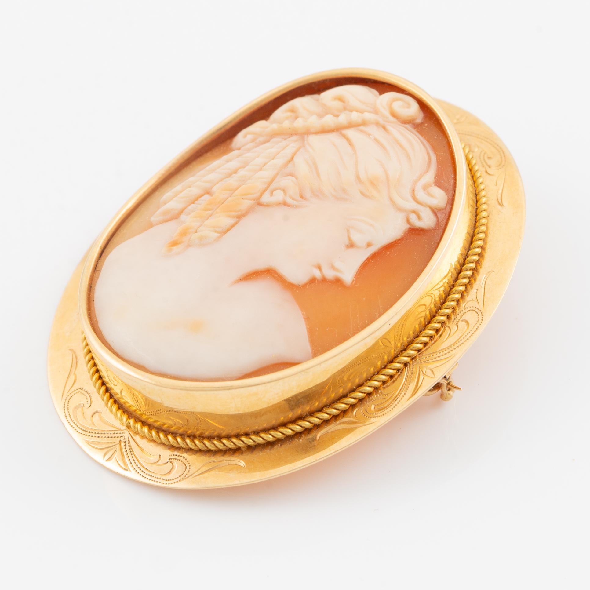Brosch/hänge, 18K guld med snäckskalscamé.