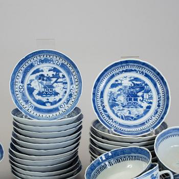 Two sets of ten blue and white tea cups with saucers, late Qing dynasty (1644-1912).