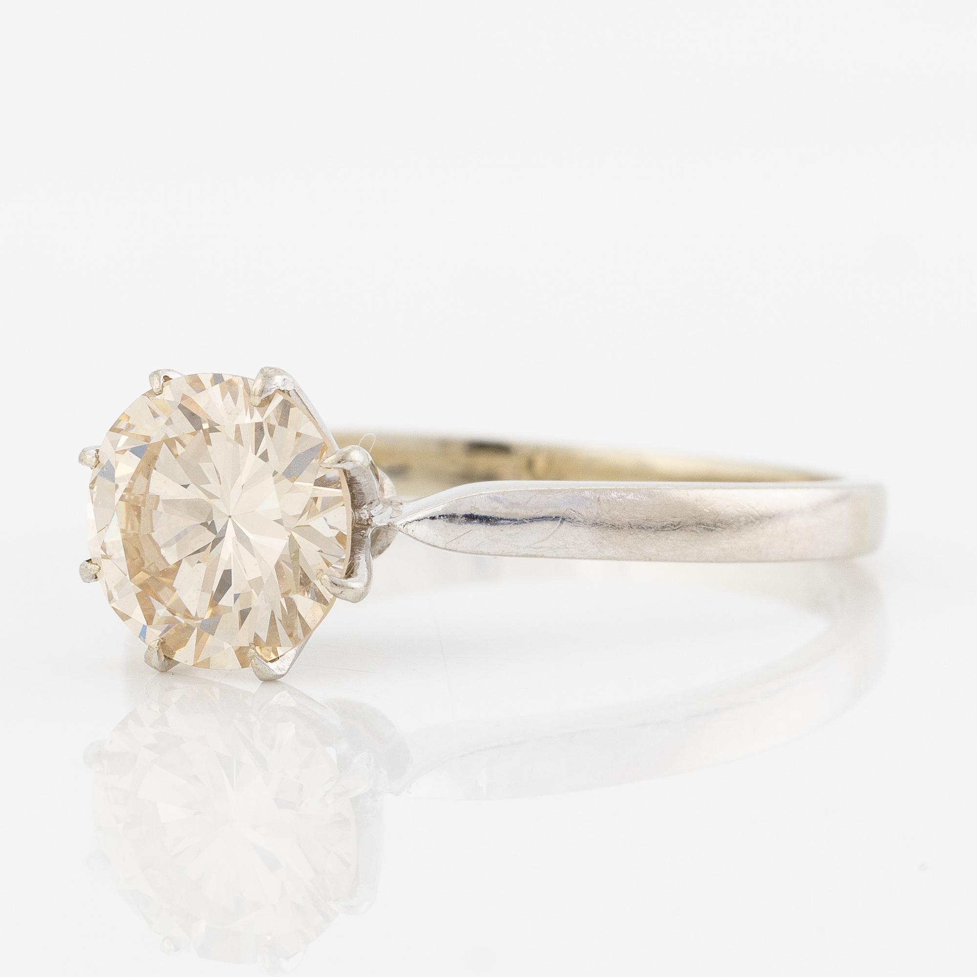 Ring, solitaire, 18K white gold with a brilliant-cut diamond 1.57 ct according to the engraving.