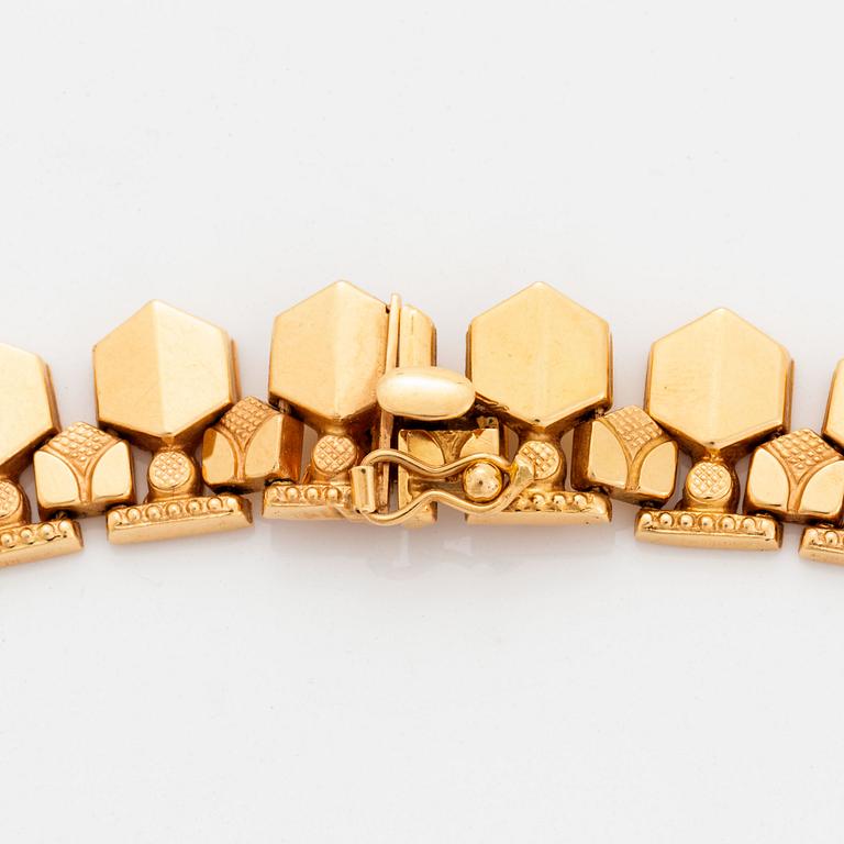 18K gold necklace.