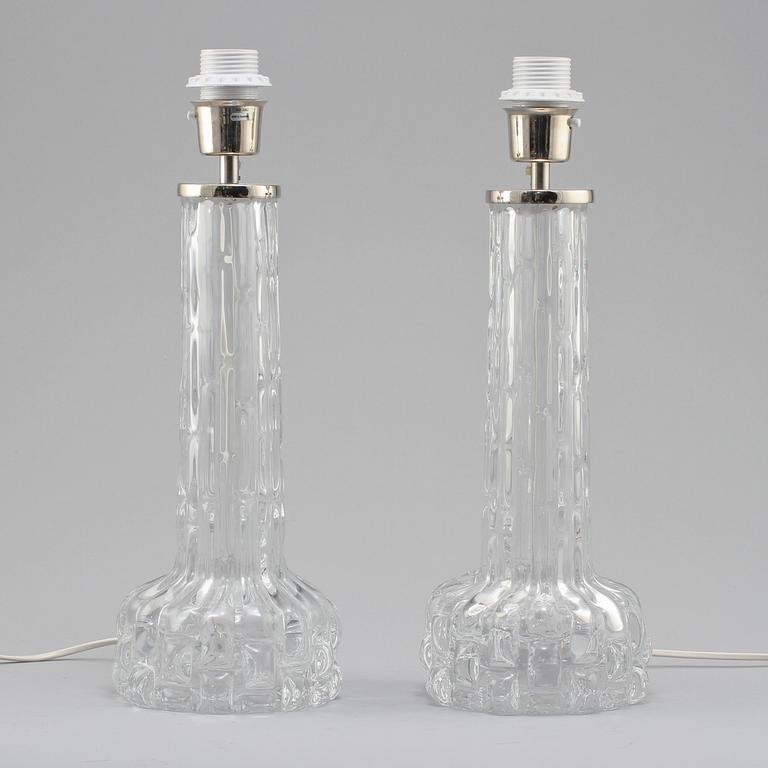 BORDSLAMPOR, ett par, Carl Fagerlund, Orrefors, 1900-talets andra hälft.