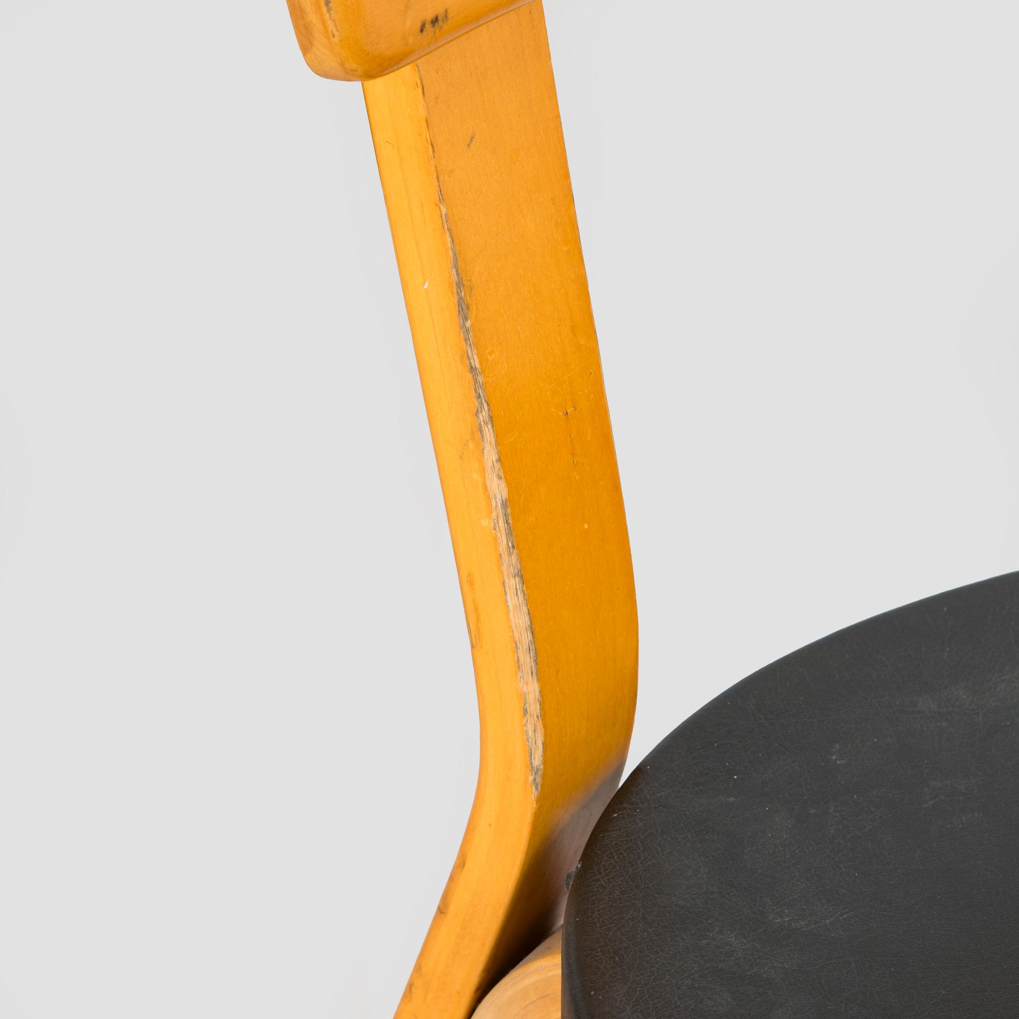 Alvar Aalto, stolar, ett par, modell 69, för Artek 1960-tal.