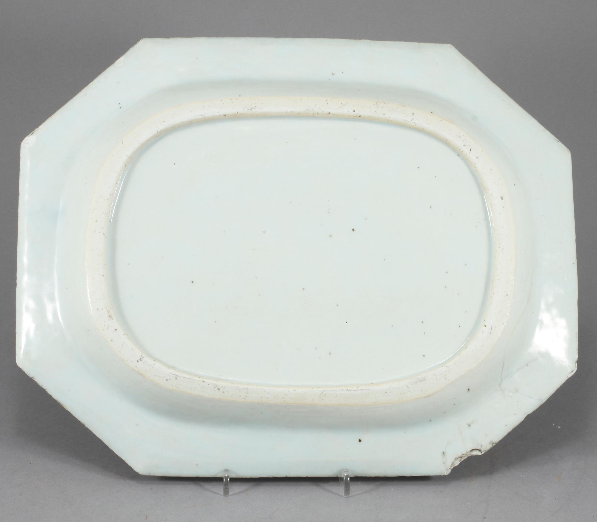 TALLRIKAR, 4 st samt STEKFAT, porslin, Kina, 1700-tal.