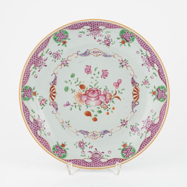 Kaffekanna samt tallrikar, 4 st, porslin, Kina, Qianlong (1736-95).