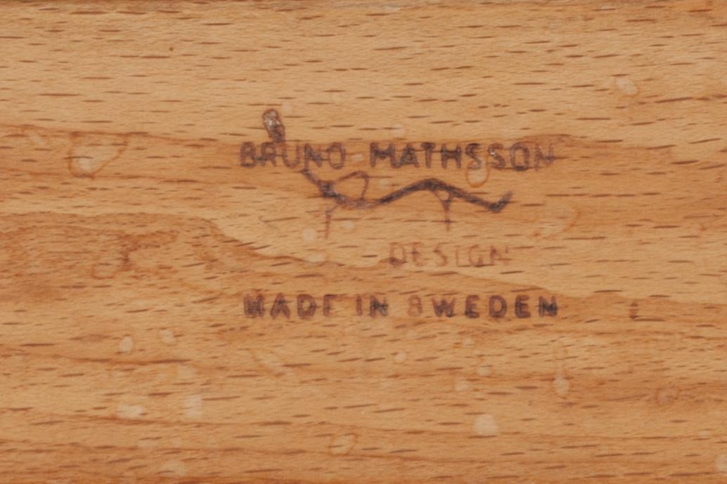 KARMSTOLAR, ett par, "Eva" design Bruno Mathsson för Karl Mathsson, daterad 1978.