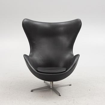 Arne Jacobsen, fåtölj, "Ägget/The Egg Chair", Fritz Hansen, Danmark 1971.