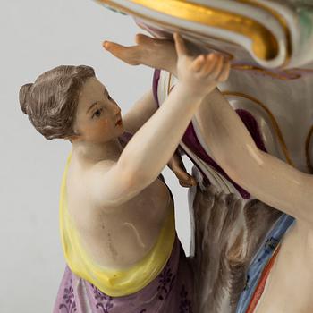 A Meissen footed chesnut basket, circa 1900.