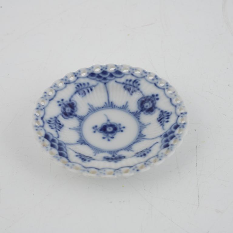 Kaffeservis, 34 delar, porslin, "Musselmalet", Royal Copenhagen, Danmark.