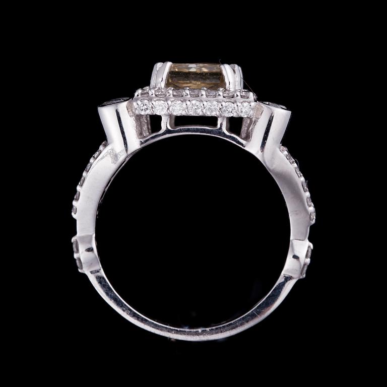 RING, 9K guld, färgad diamant, diamanter. Vikt ca 5,8 g.