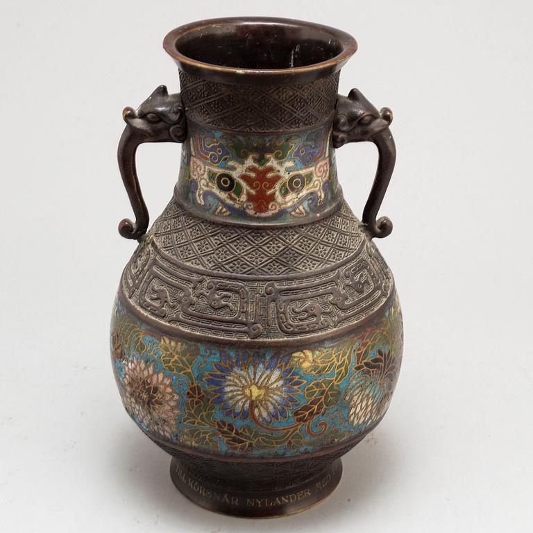 VAS, cloisonne. Kina, tidigt 1900-tal.