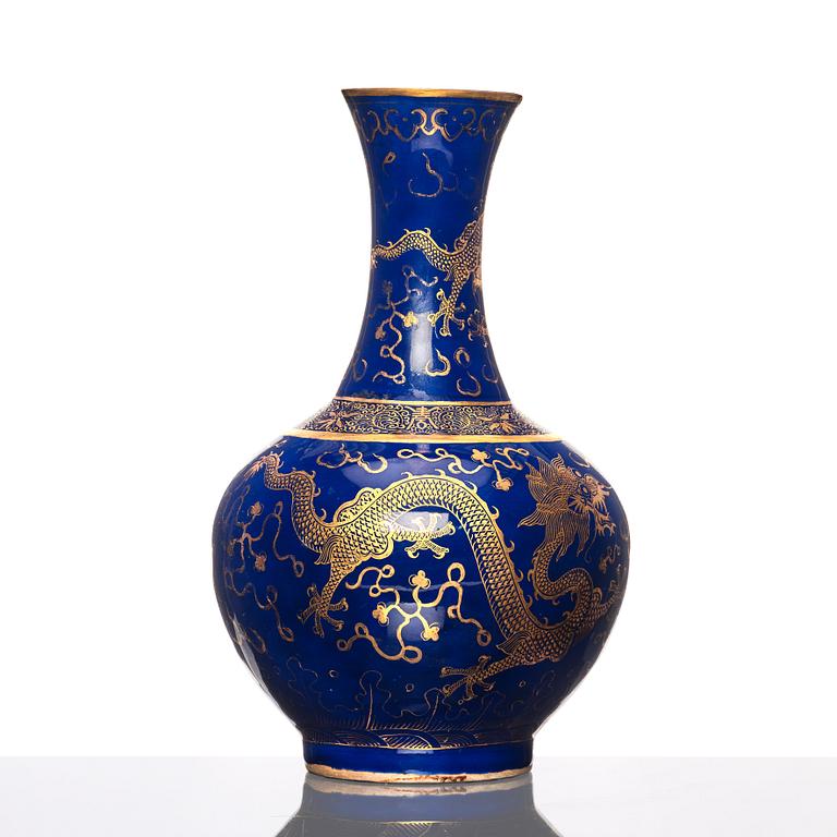 A Chinese blue glazed dragon vase, late Qing dynasty/early 20th Century.