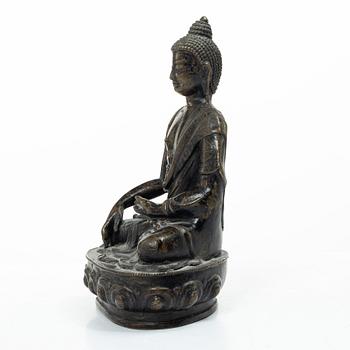 A bronze figure of Buddha, 20th century.