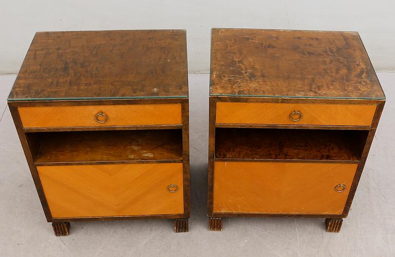 SÄNGBORD, 1 par, 1900-talets mitt.