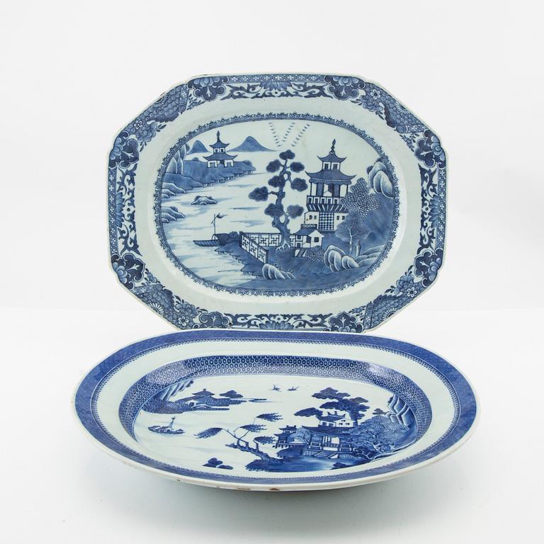 Serving platters 2 pcs China Qianlong (1736-95) porcelain.
