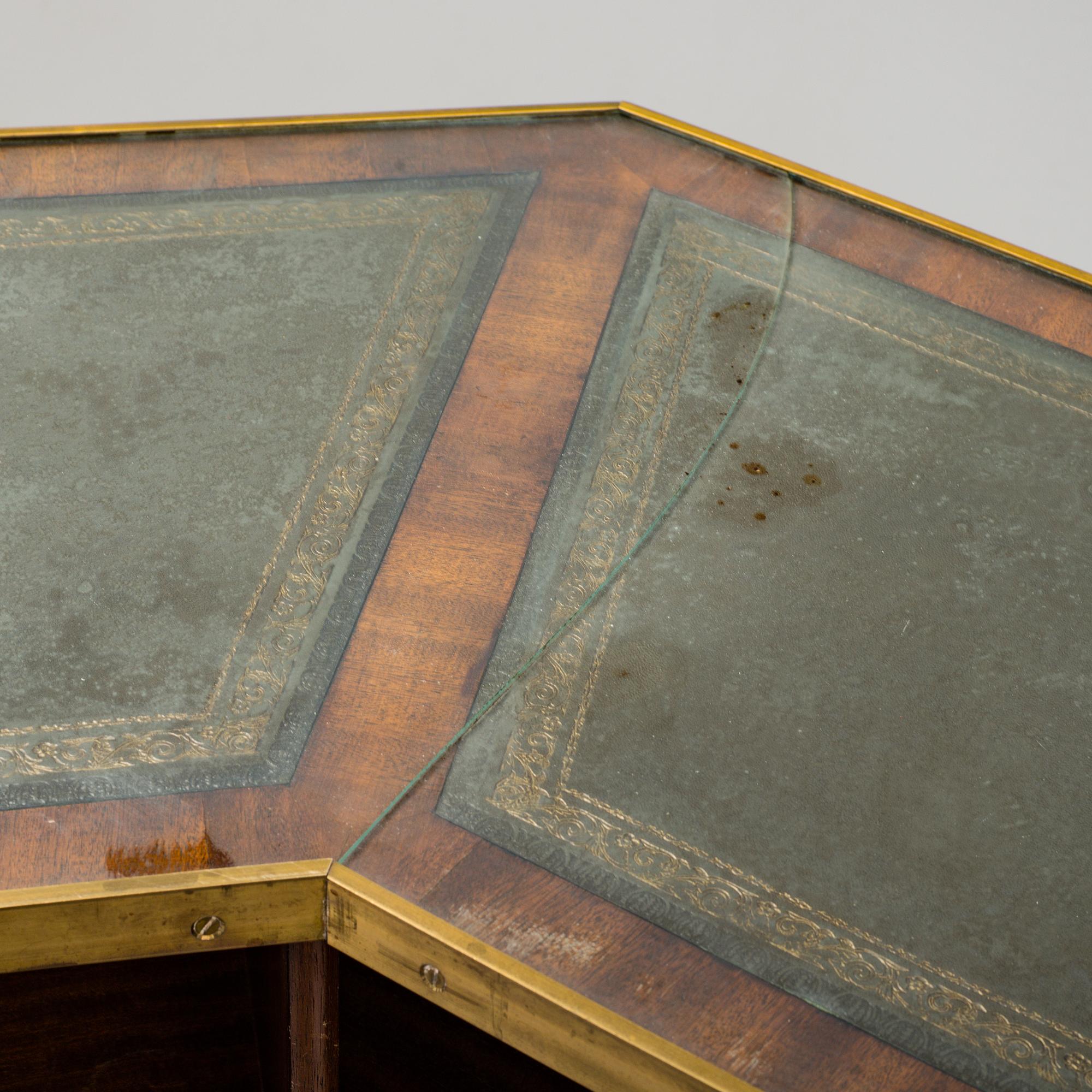 BARDISK. Engelsk stil, 1900-talets andra hälft.