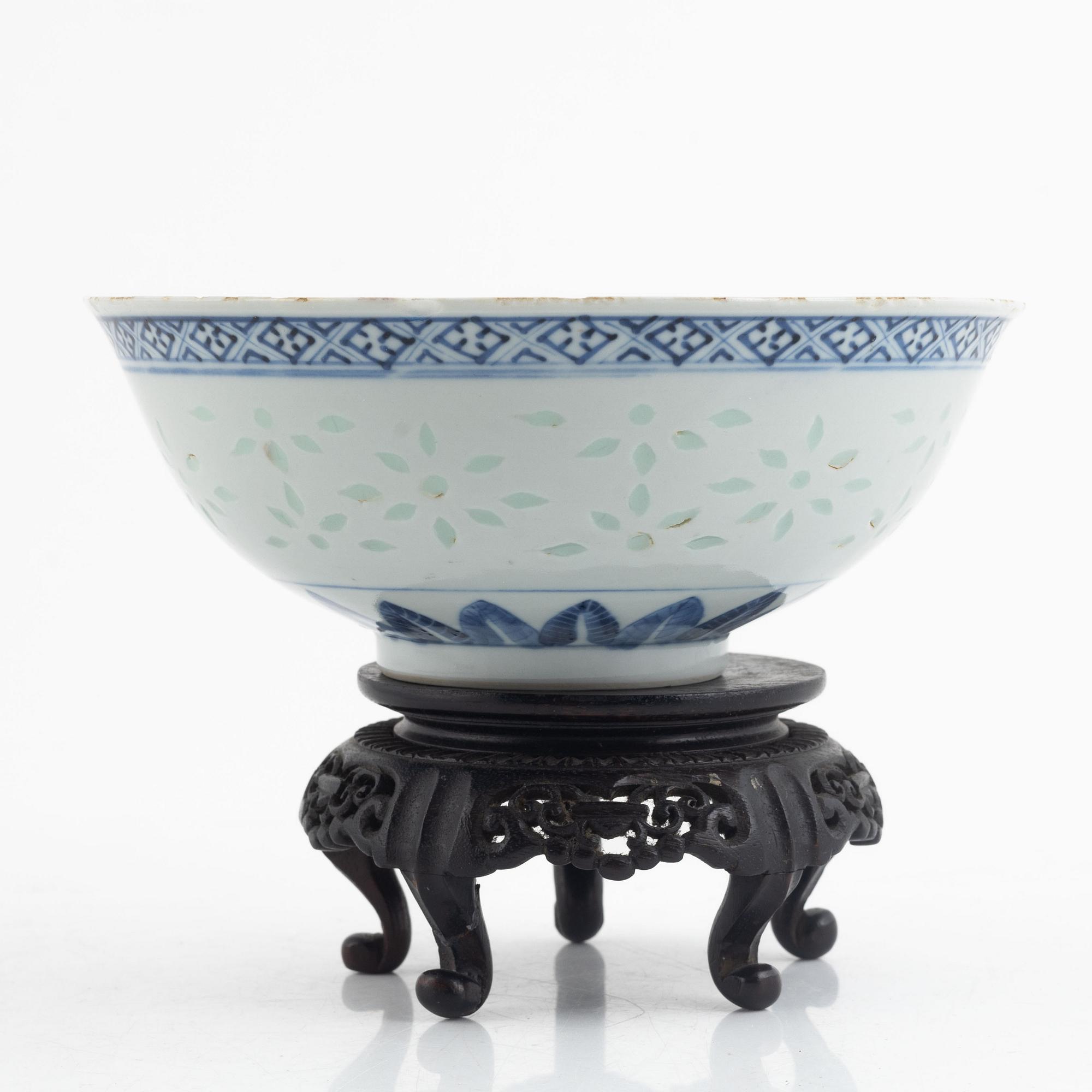 A Chinese blue and white porcelain bowl, late Qing dynasty/around 1900.