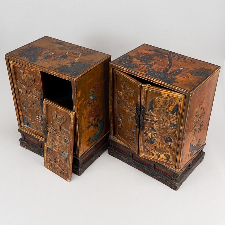 A pair of chinese cabinets, 20th Century.