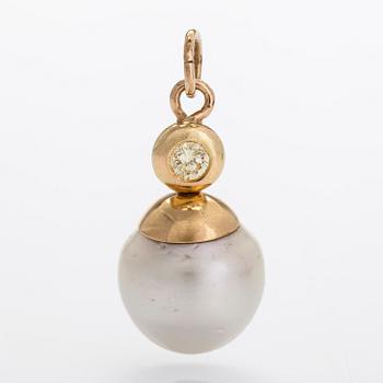 An 18K gold pendant, with a brilliant-cut diamond approximately 0.20 ct and a cultured South Sea pearl.