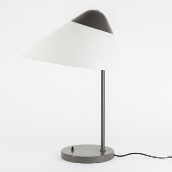 Hans J. Wegner, bordslampa, "Opala", Louis Poulsen, Danmark.