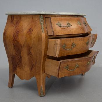 BYRÅ, rokokostil, 1900-tal.