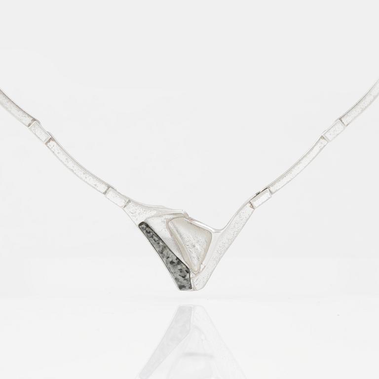 HALSSMYCKE, sterlingsilver, Björn Weckström, Lapponia, Finland 1986. Total vikt 32 gr.