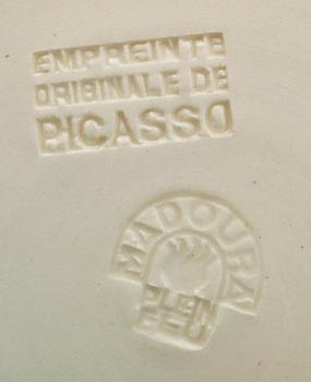 A Pablo Picasso faience dish, 'Bouquet à la pomme', Vallauris, France.