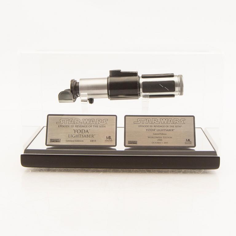 A 2005 Master Replica Lightsabel Sw-133 Yoda, "Revenge of the sith" 2005.