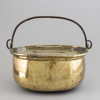 A brass lidded pan, 18th/19th century.