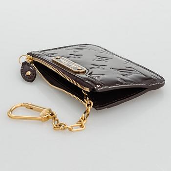 LOUIS VUITTON, nyckelringar 3 st samt plånbok.