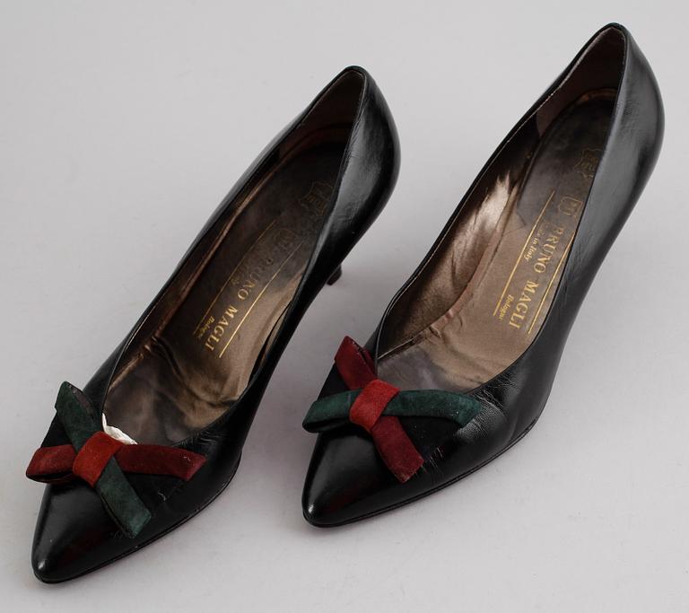 DAMSKOR, 3 par, Charles Jourdan och Bruno Magli.