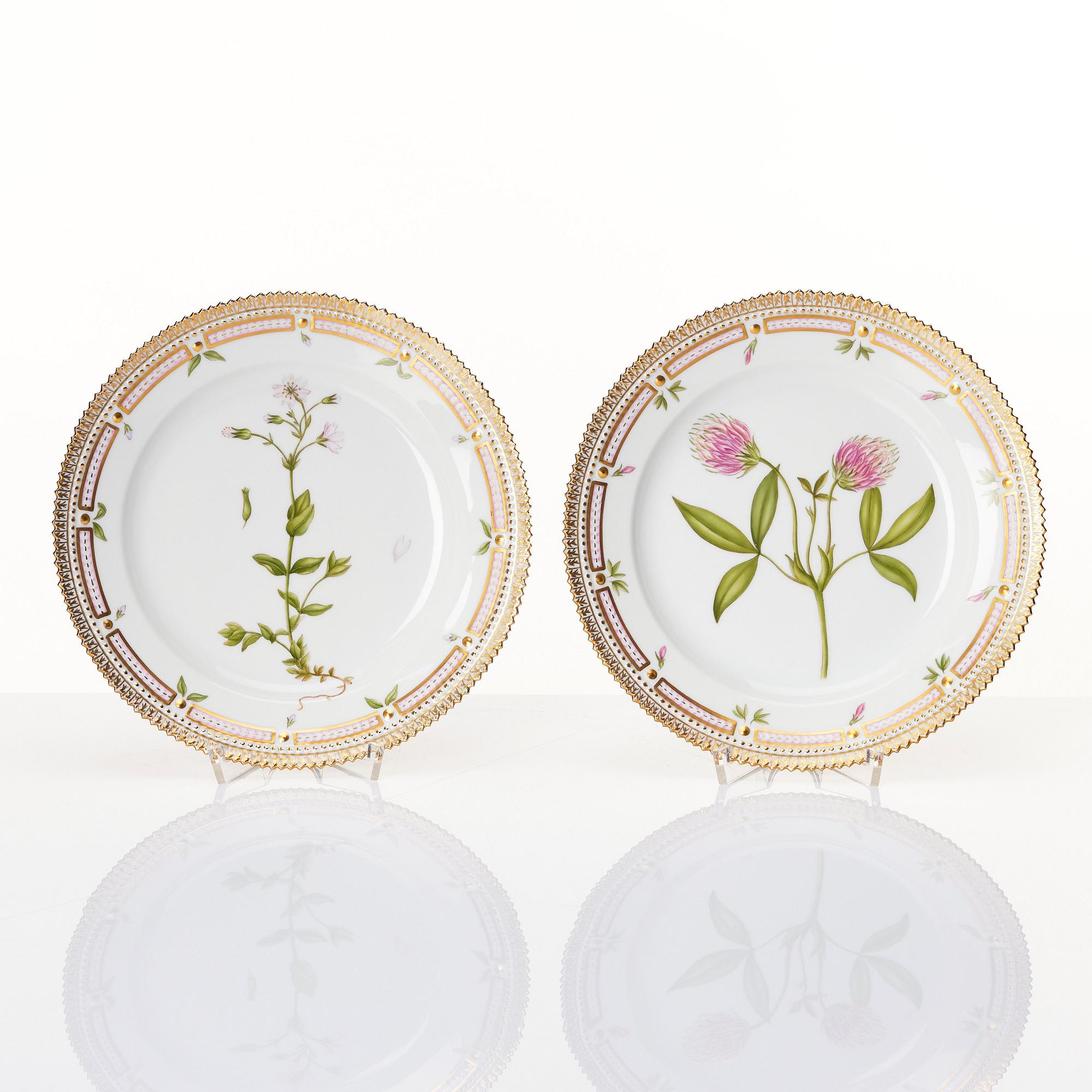 Assietter, 12 stycken, porslin. "Flora Danica", Royal Copenhagen, Danmark, 1900-tal.