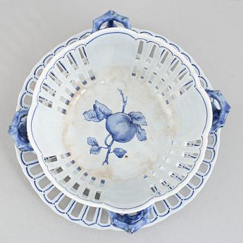 Galler bowl with a galler plate, stoneware, Rörstrand, Art Nouveau, circa 1900.