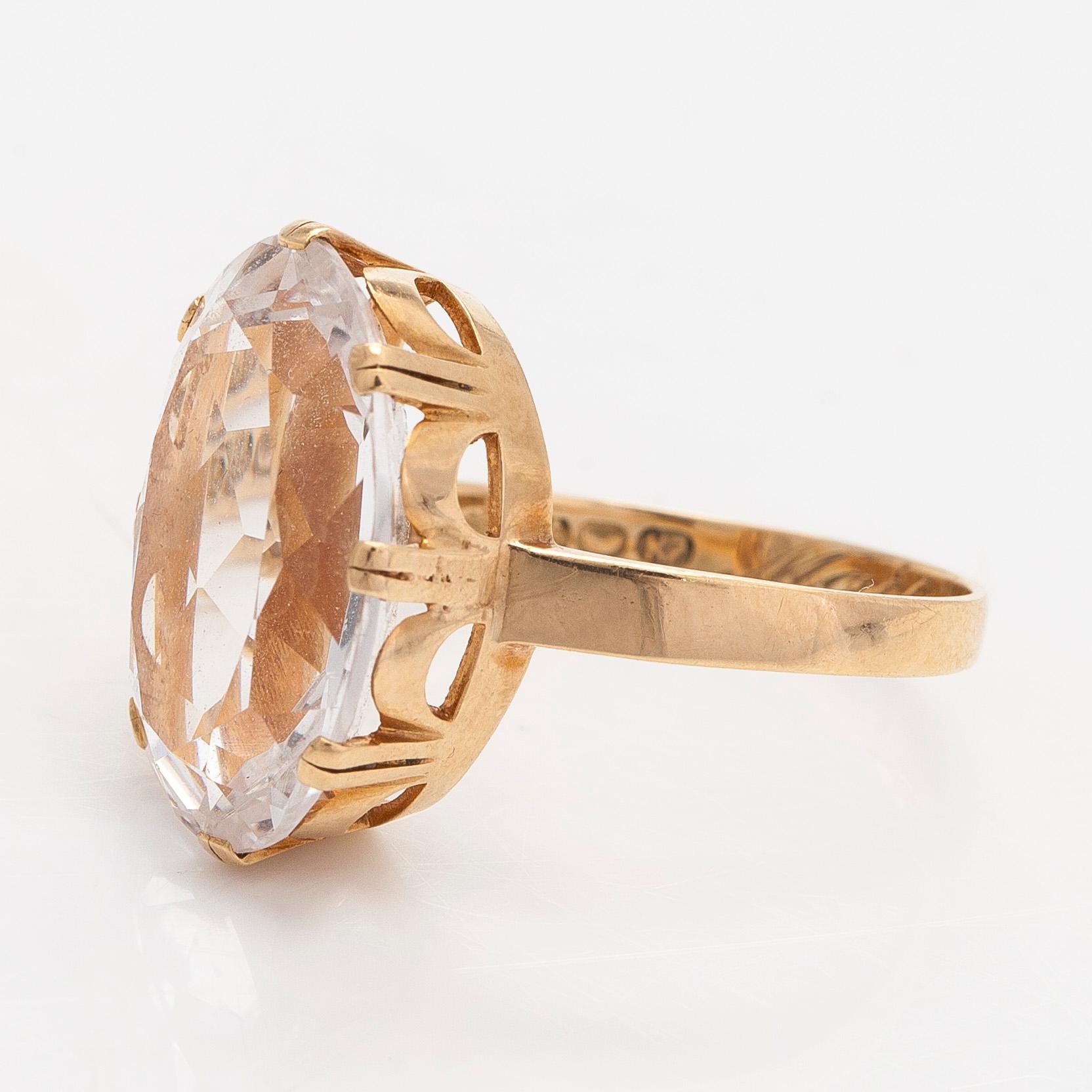 Ring, synthetic spinel, 14K gold. Peltonen & Kni, Helsinki 1963.