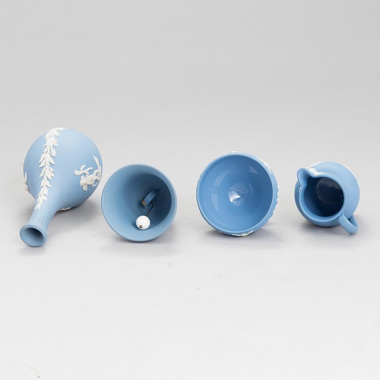 WEDGWOOD, Jasperware, 30 delar, England 1900-talets andra hälft.