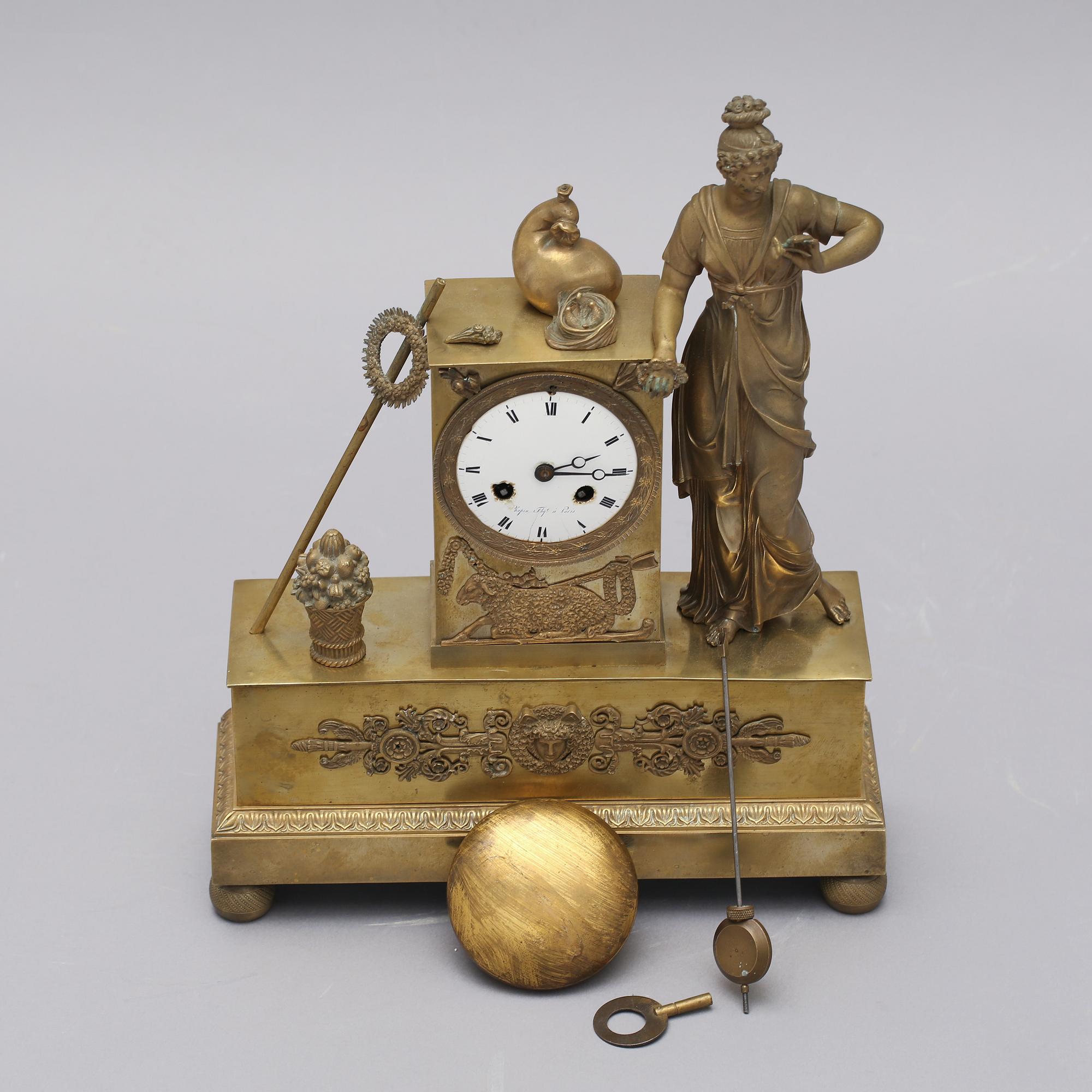 BORDSPENDYL, empire, 1800-talets första hälft.